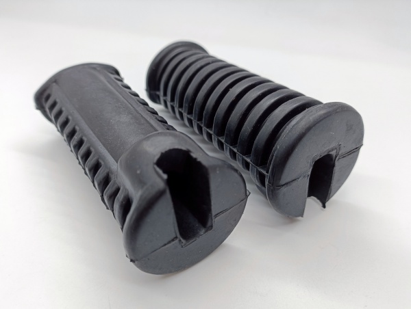 Yamaha FS1 FS1E DX YB100 RD50 RS100 RS125 Front Footrest Rubbers 122-27413-00